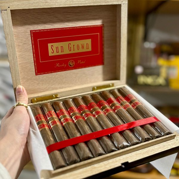 Rocky Patel Sun Grown Robusto Puro – 20’li Kutu ürün görseli